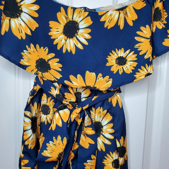 SOLD ✅ Sunflower Romper - Picture 5 of 6